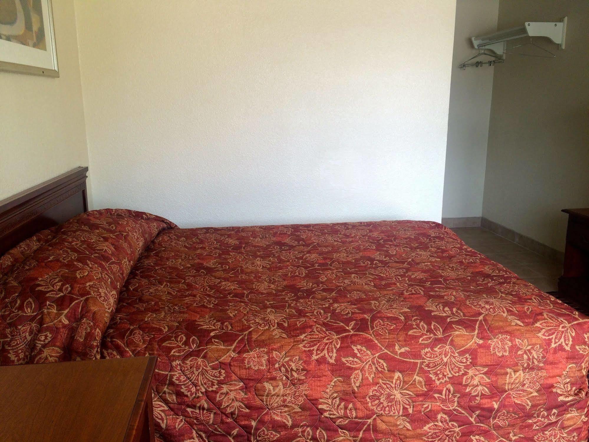 أوبيليكا Carpet Inn المظهر الخارجي الصورة